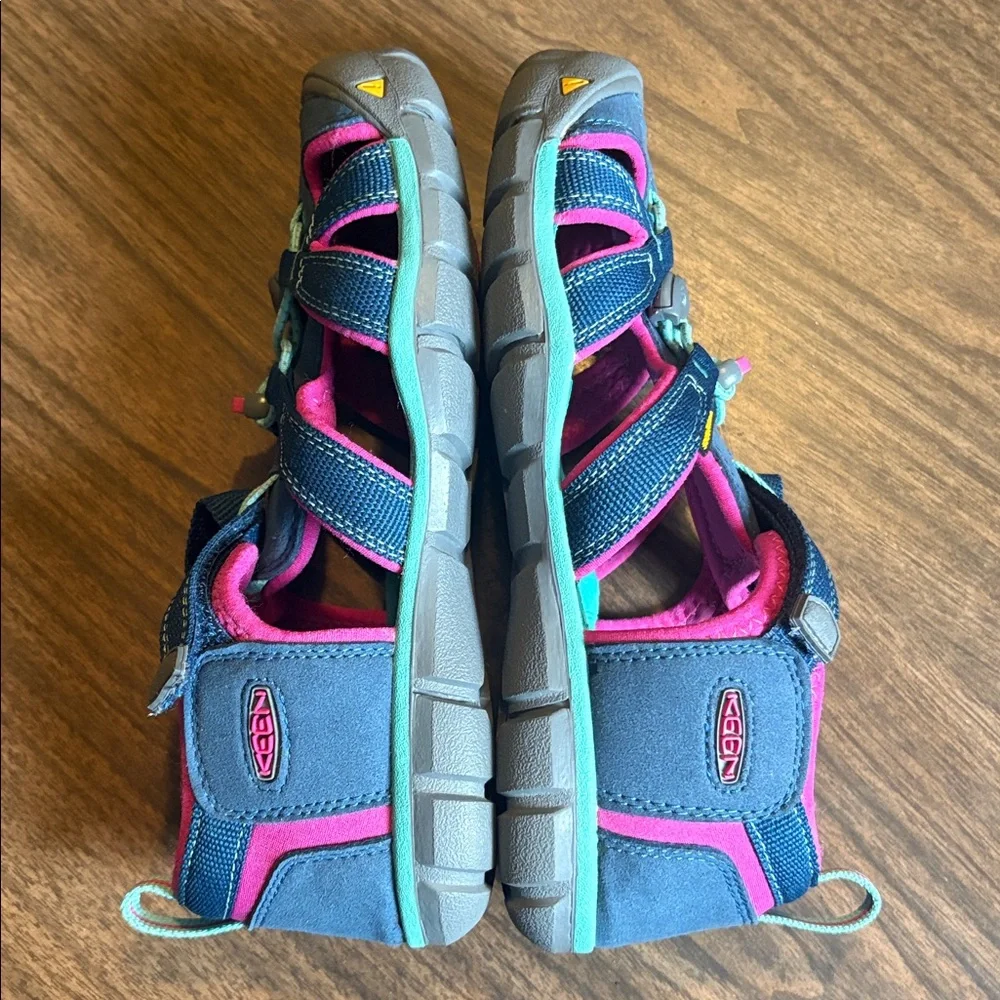 Keen Size 4 Blue Pink Newport H2 Sandals